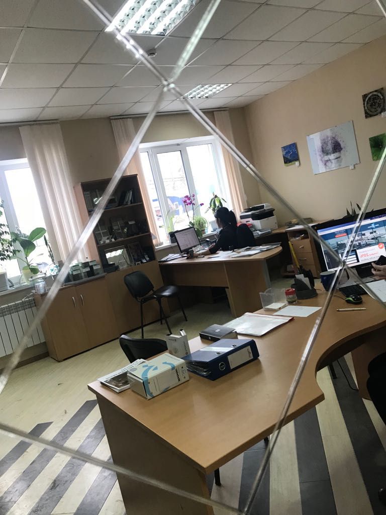 Зеркальное панно с витражным контуром
