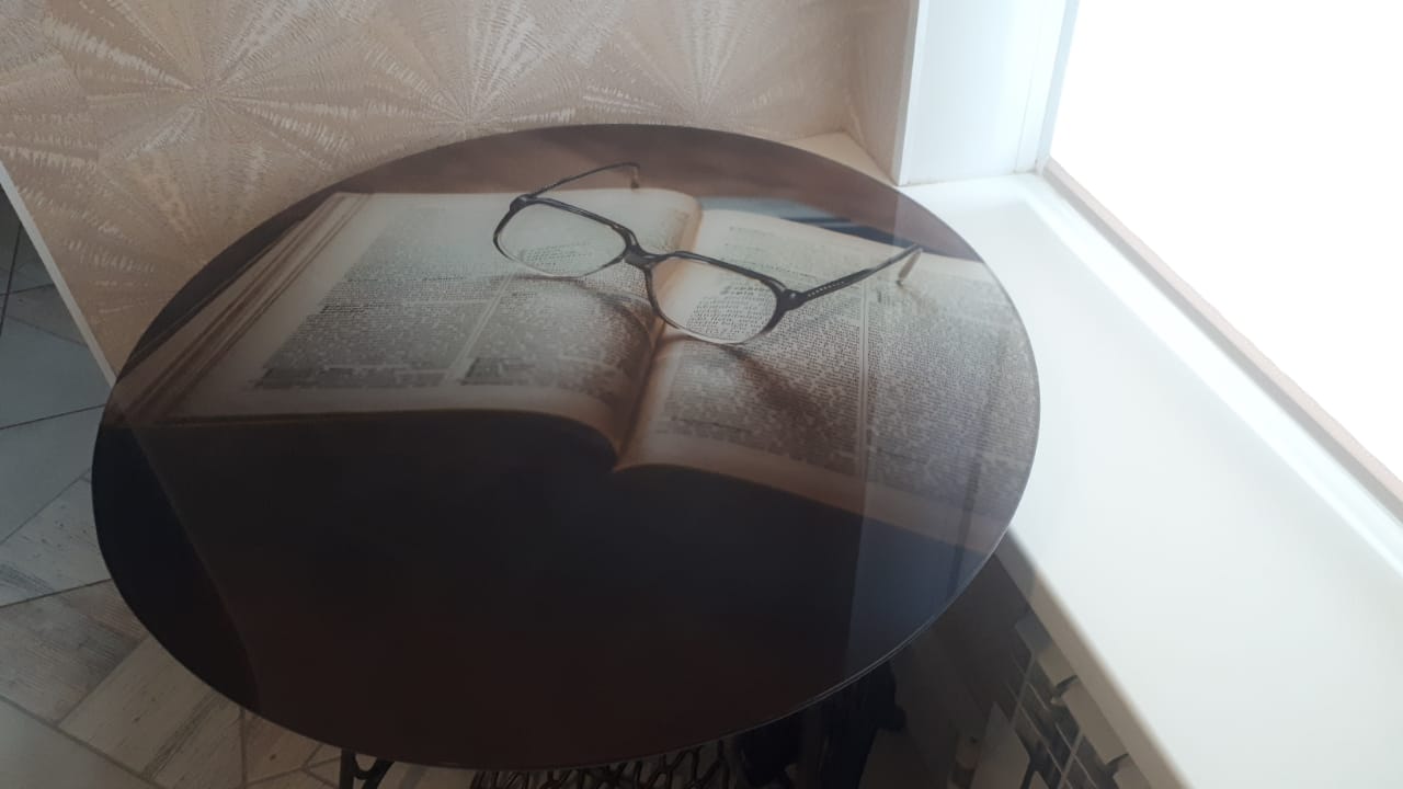 Столики с фотопечатью на стекле.